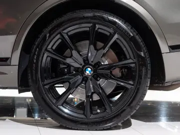 X7 M60i B&W LUFTFEDER. PANO 22 LM HUD 7-SITZ 1HD