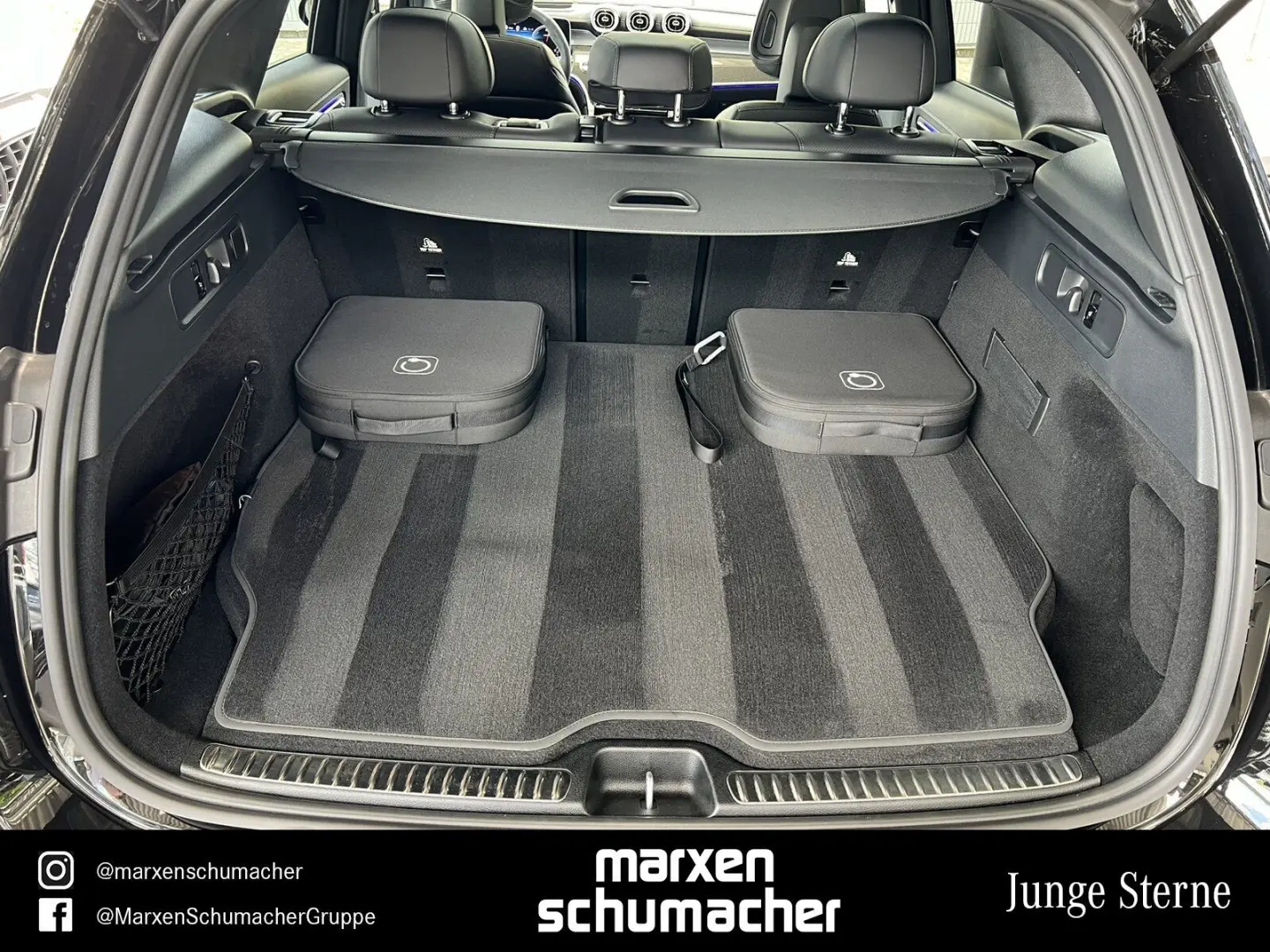 AMG GLC 63 S E PERF Drivers Pano Bur3D AHK Night