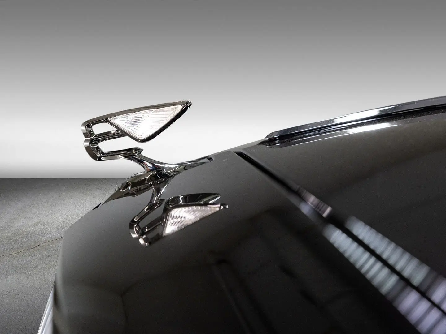 Flying Spur V8 Azure   Piano Linen Veneer   Rota