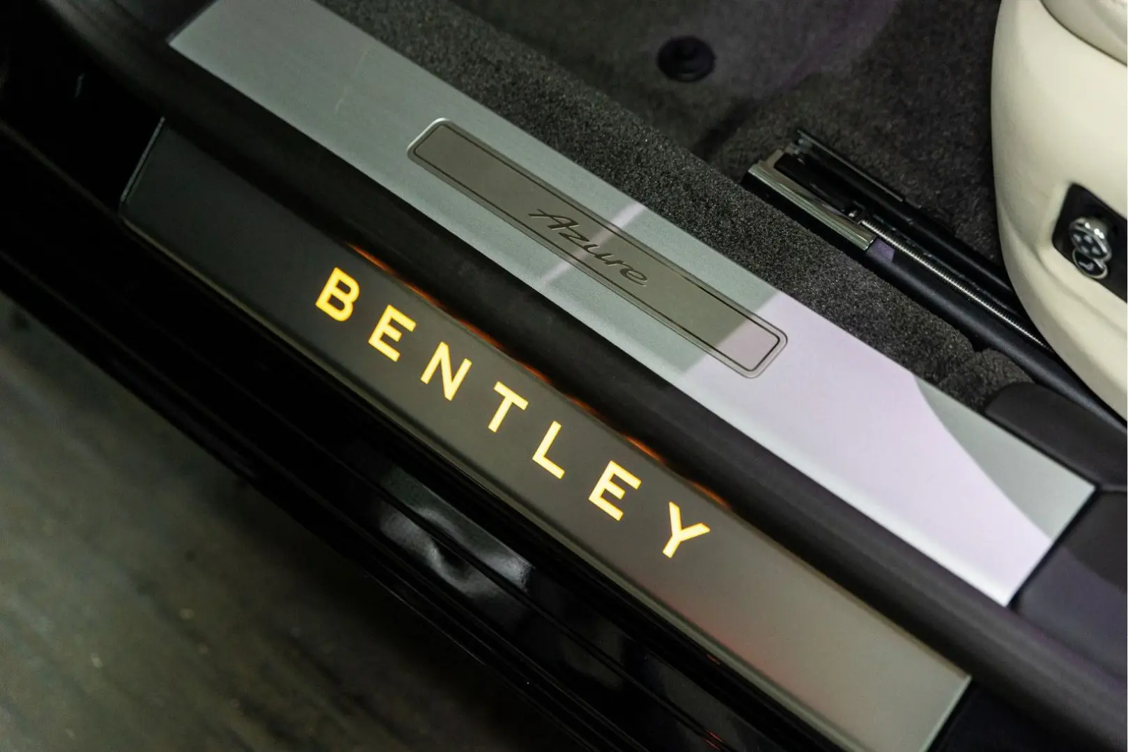 Flying Spur V8 Azure   Piano Linen Veneer   Rota