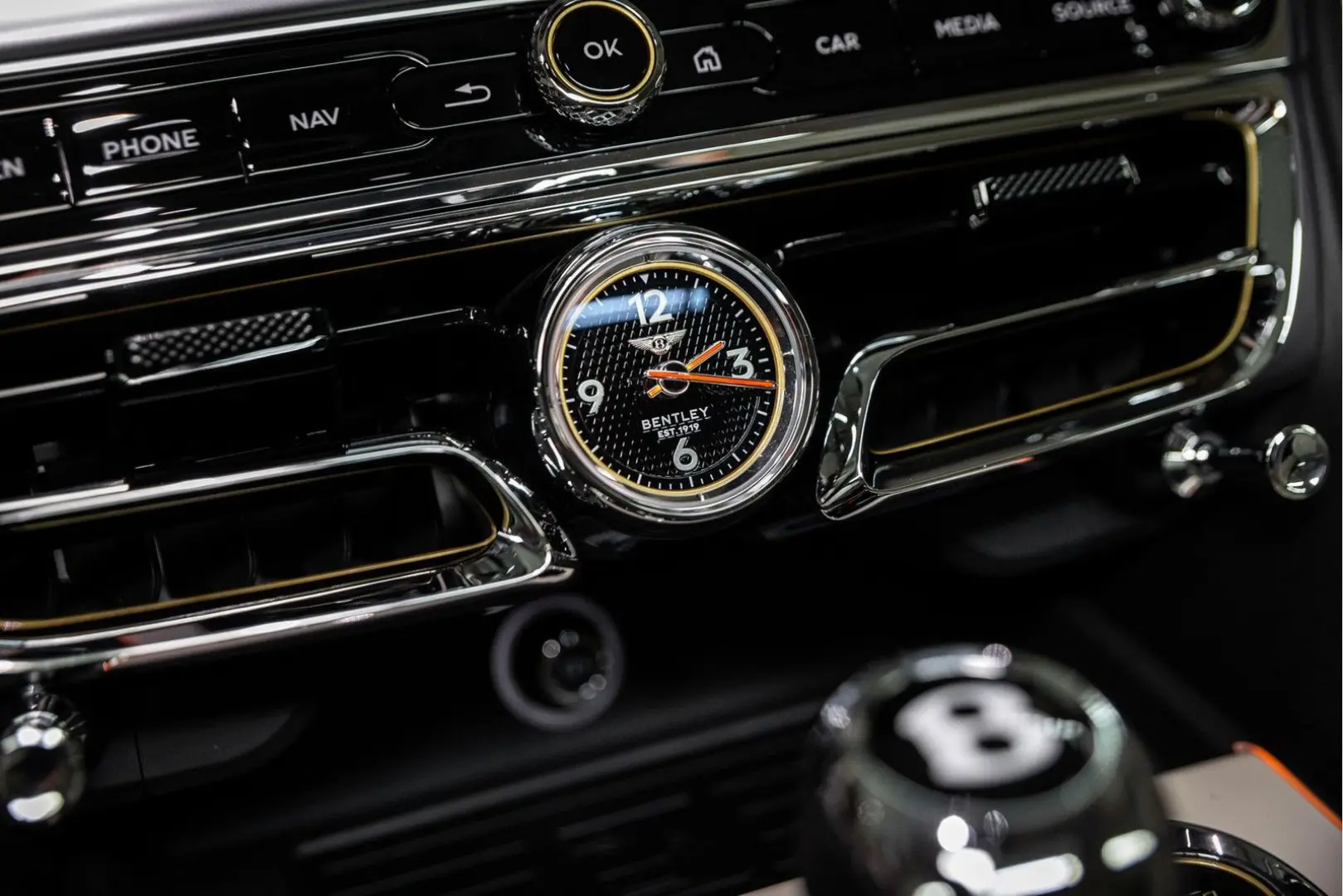 Flying Spur V8 Azure   Piano Linen Veneer   Rota