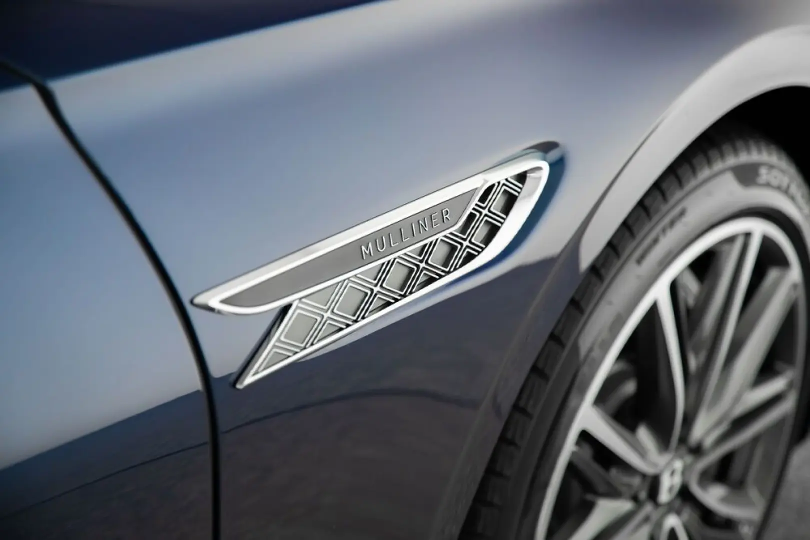 Flying Spur Mulliner V8 Hybrid