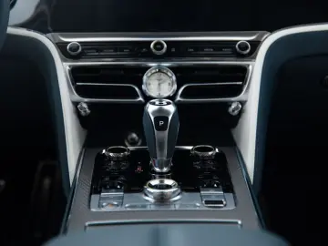 Flying Spur Mulliner V8 Hybrid