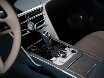 Flying Spur Mulliner V8 Hybrid