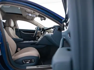 Flying Spur Mulliner V8 Hybrid