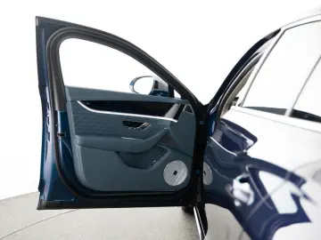 Flying Spur Mulliner V8 Hybrid