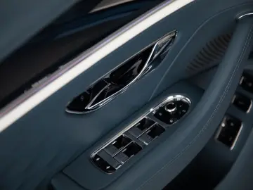 Flying Spur Mulliner V8 Hybrid