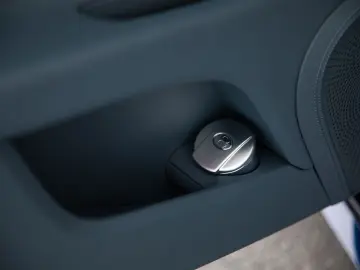 Flying Spur Mulliner V8 Hybrid