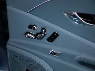 Flying Spur Mulliner V8 Hybrid