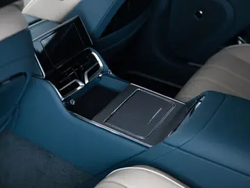 Flying Spur Mulliner V8 Hybrid