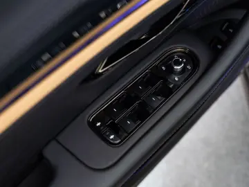 Flying Spur Mulliner V8 Hybrid MY25