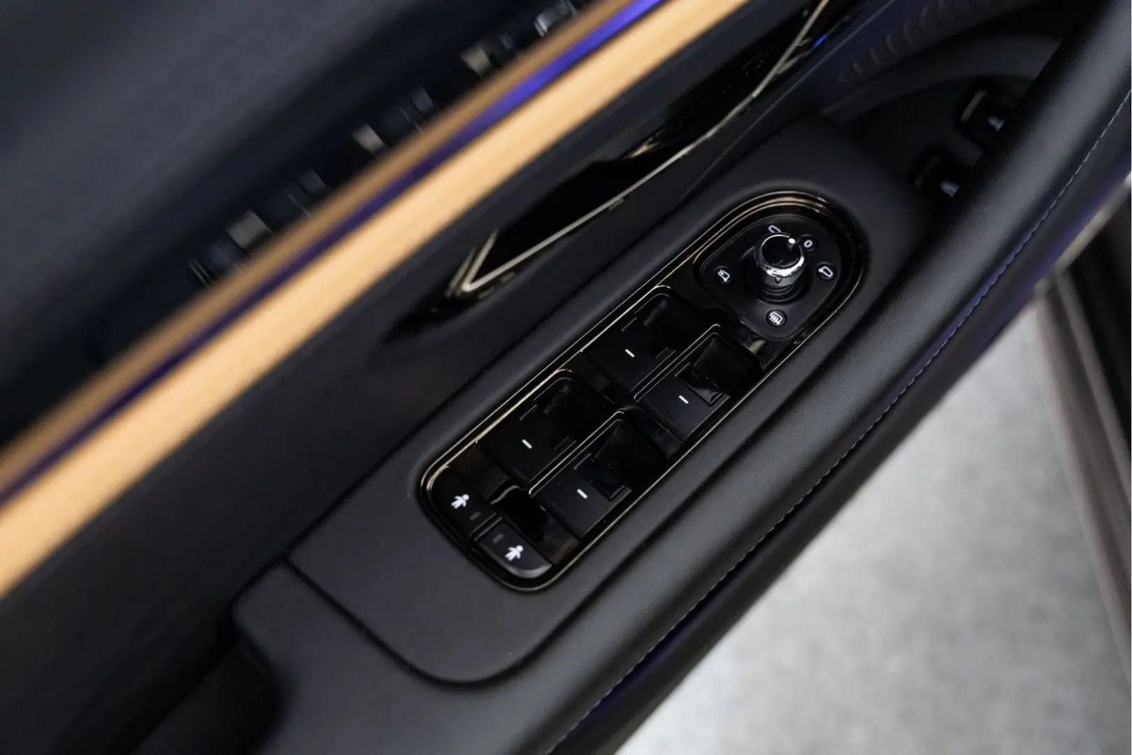 Flying Spur Mulliner V8 Hybrid MY25