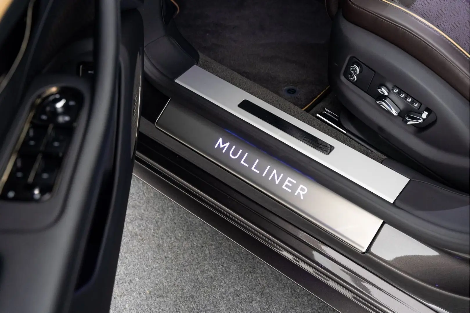 Flying Spur Mulliner V8 Hybrid MY25