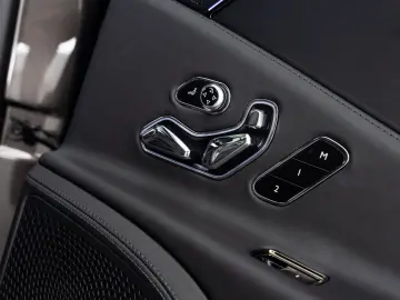 Flying Spur Mulliner V8 Hybrid MY25