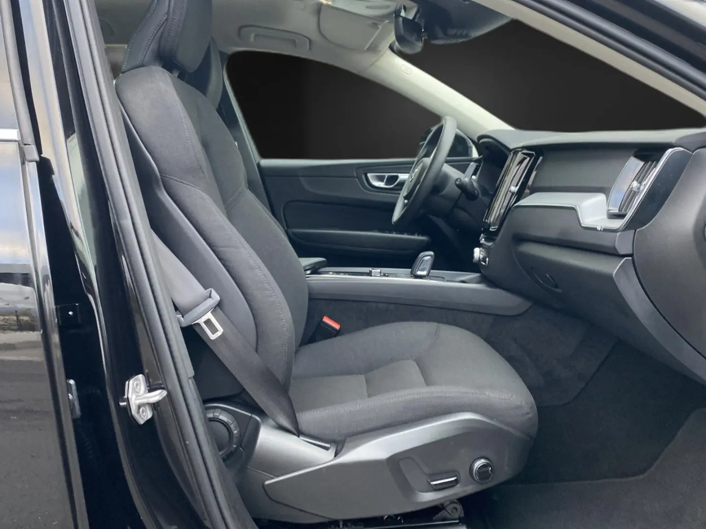 XC60 Momentum AWD Hybrid VollLED Navi Kamera