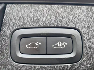 XC60 Momentum AWD Hybrid VollLED Navi Kamera