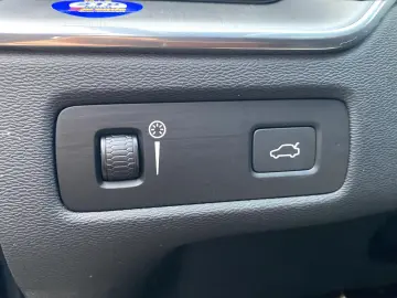 XC60 Momentum AWD Hybrid VollLED Navi Kamera