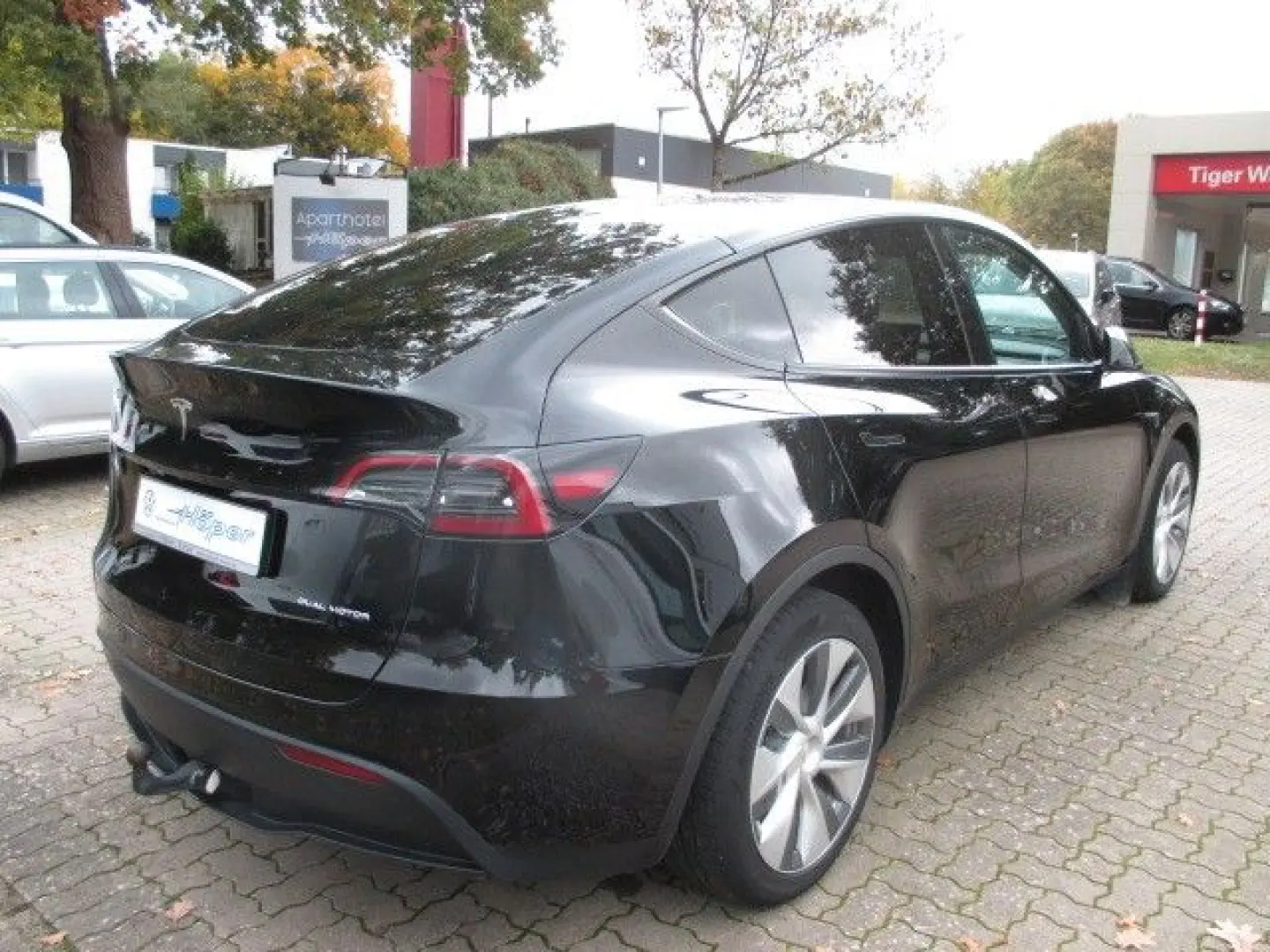 Model Y Long Range Dual AWD AHK