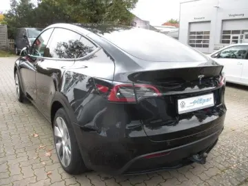 Model Y Long Range Dual AWD AHK