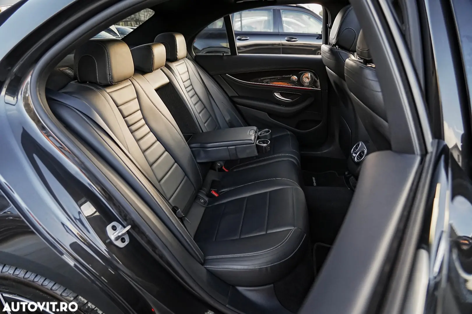 Mercedes-Benz E 300 9G-TRONIC AMG Line