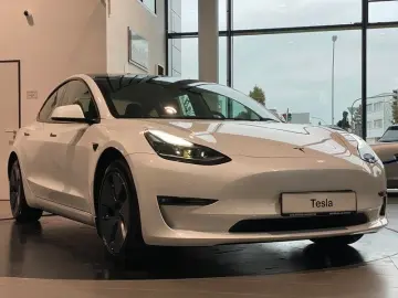 Model 3 AWD Long Range Dual Motor Navi LED
