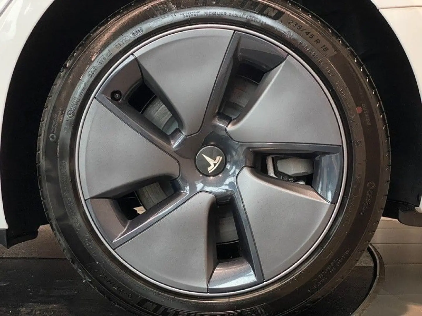 Model 3 AWD Long Range Dual Motor Navi LED