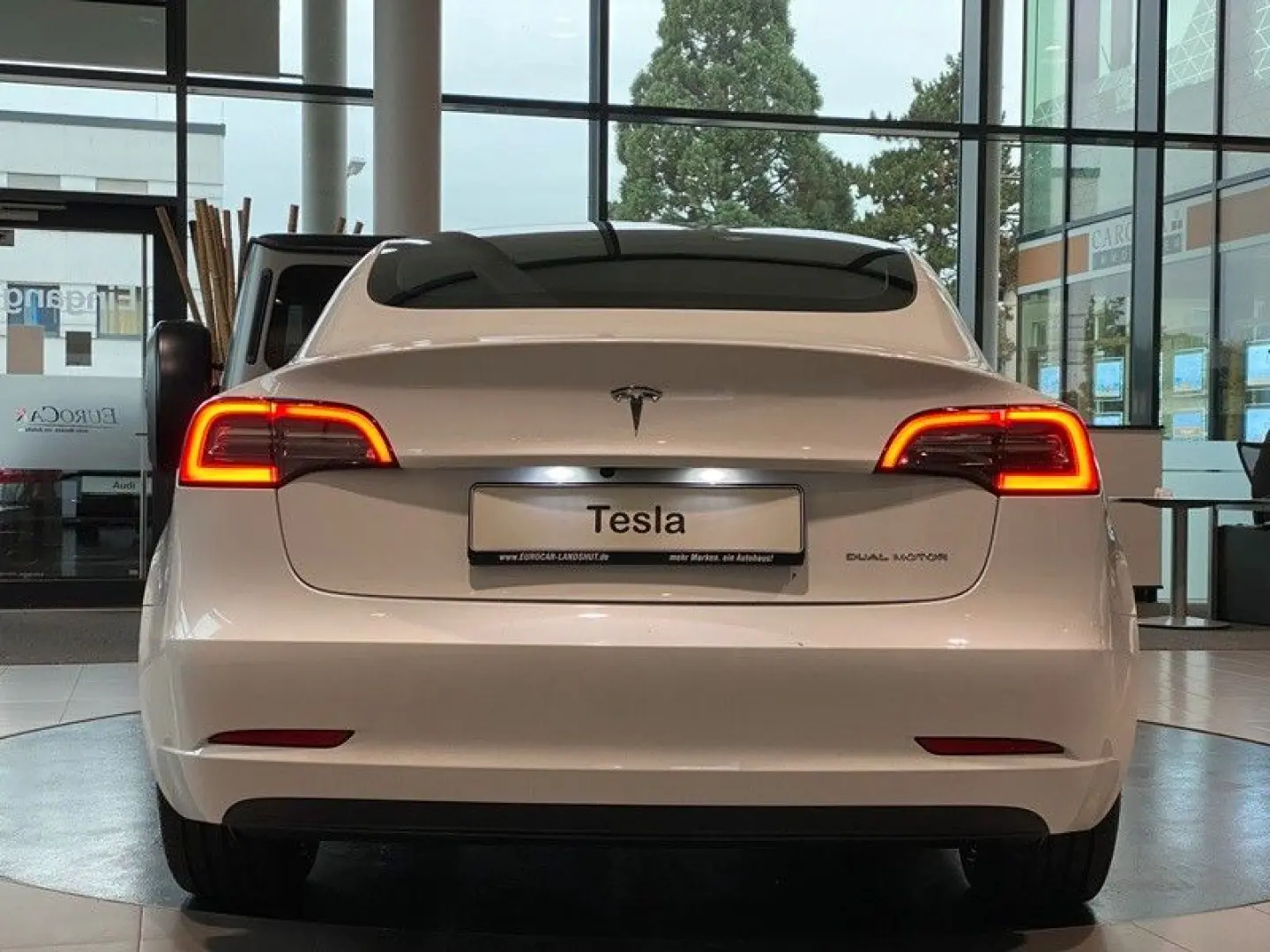 Model 3 AWD Long Range Dual Motor Navi LED