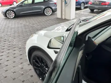 Model Y Premium Long Range DualAWD Matrix 20Zoll