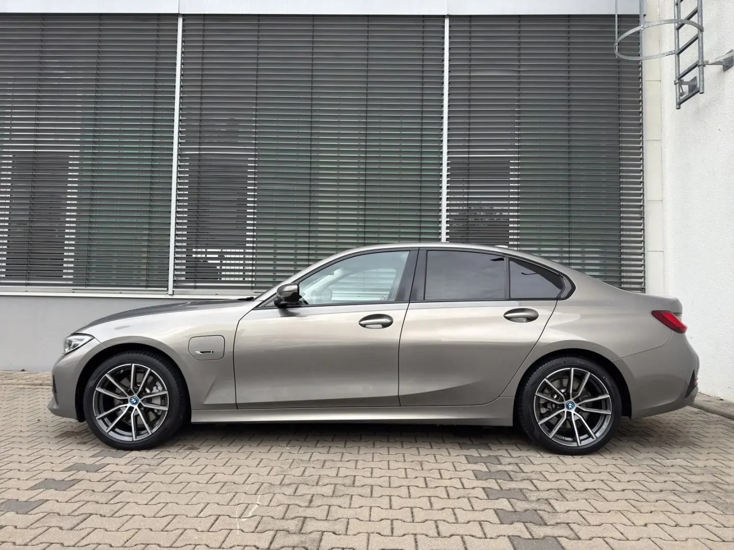 330e Lim Sport Line LED DrivAs HiFi SHZ