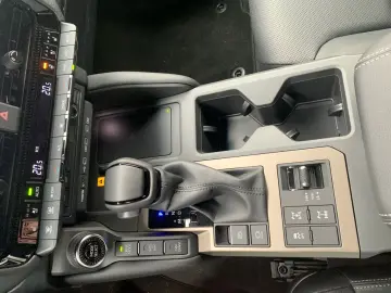 Land Cruiser 2.8 Executive SITZHZG KÜHLUNG NAVI