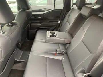 Land Cruiser 2.8 Executive SITZHZG KÜHLUNG NAVI