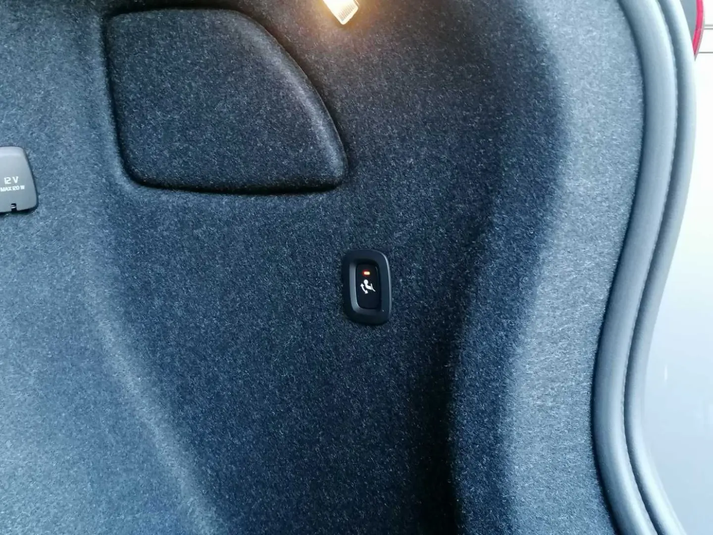 XC40 T2 2WD Plus Dark  Navi  Kamera uvm.