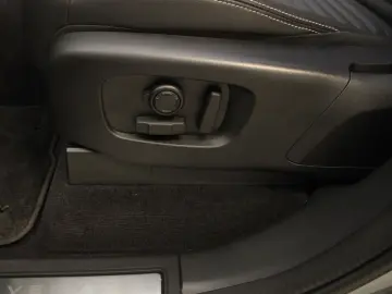 Discovery 5 D350 Dynamic SE AWD 7Sitze AHK Pano