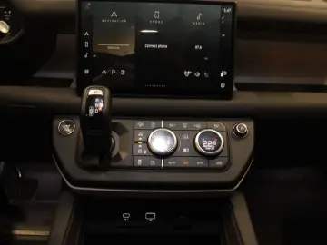 Defender 130 D300 SE AHK Pano Off Road Paket Plu