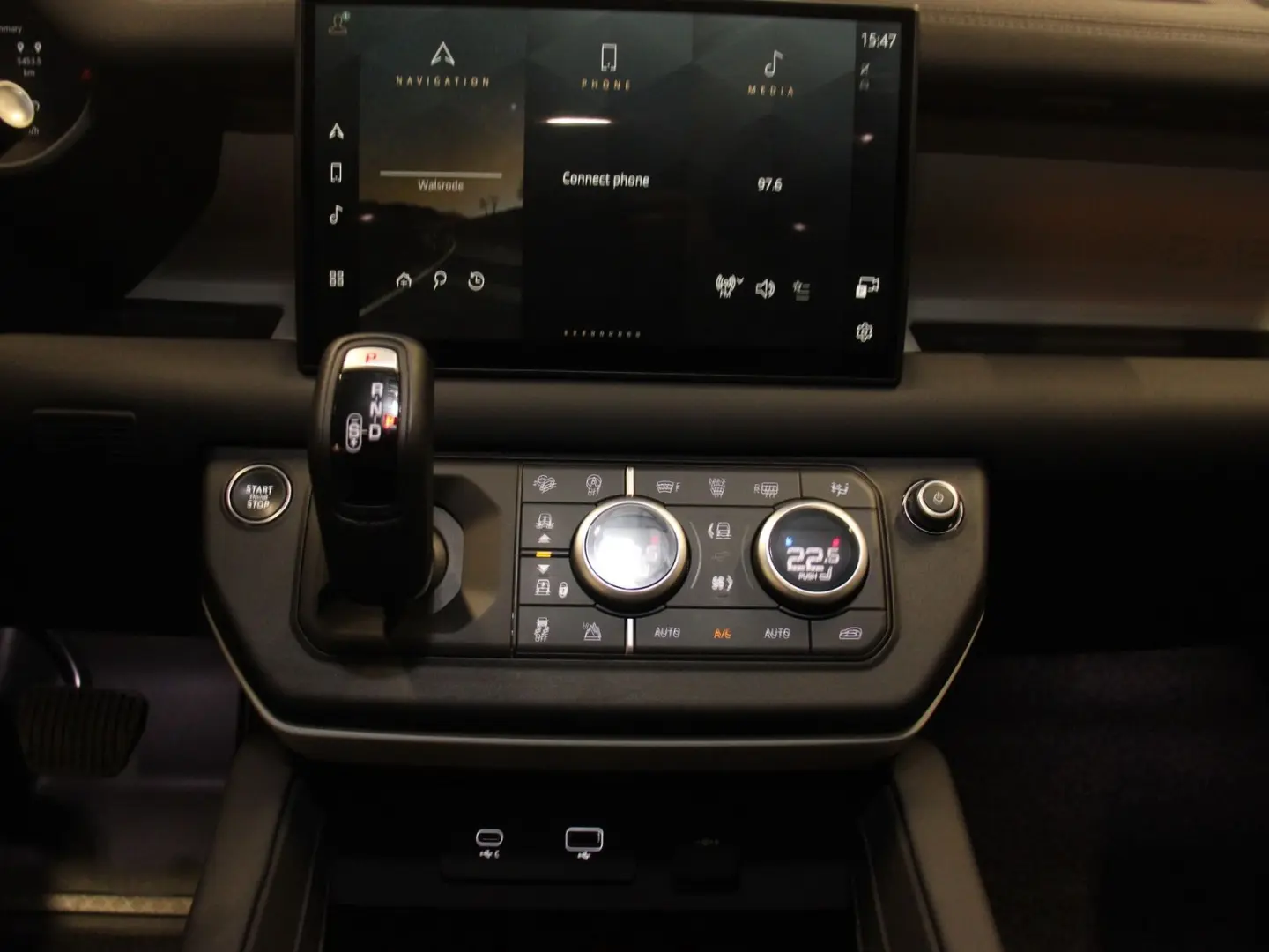 Defender 130 D300 SE AHK Pano Off Road Paket Plu