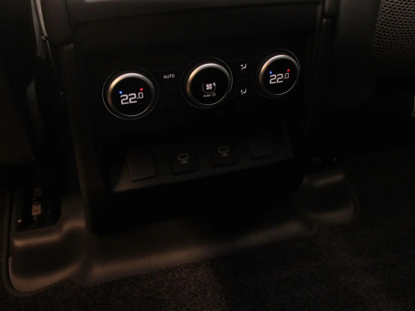 Defender 130 D300 SE AHK Pano Off Road Paket Plu