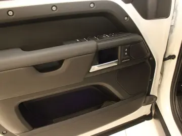 Defender 110 D300 X-Dynamic SE AHK Pano HUD DAB