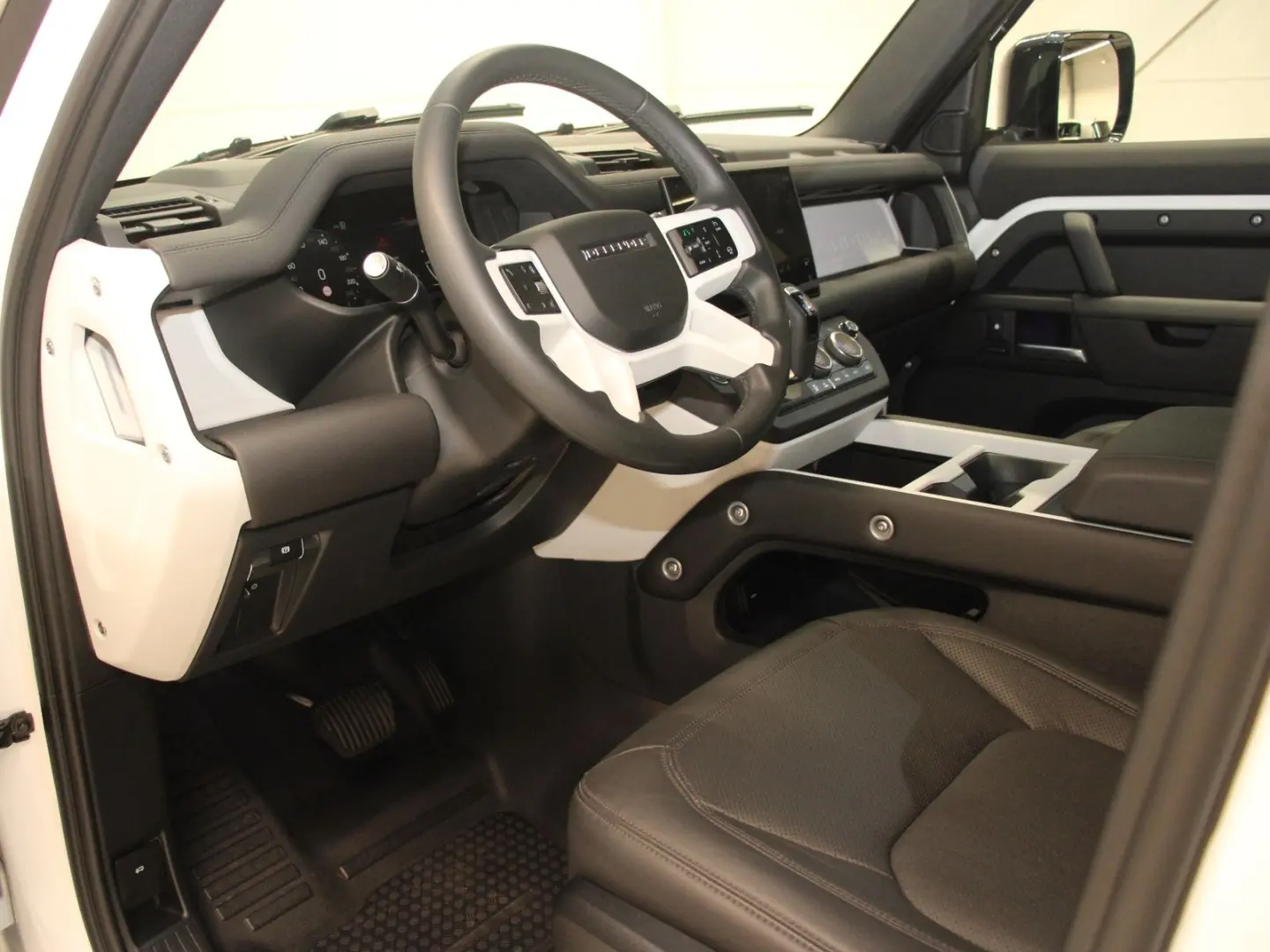 Defender 110 D300 X-Dynamic SE AHK Pano HUD DAB