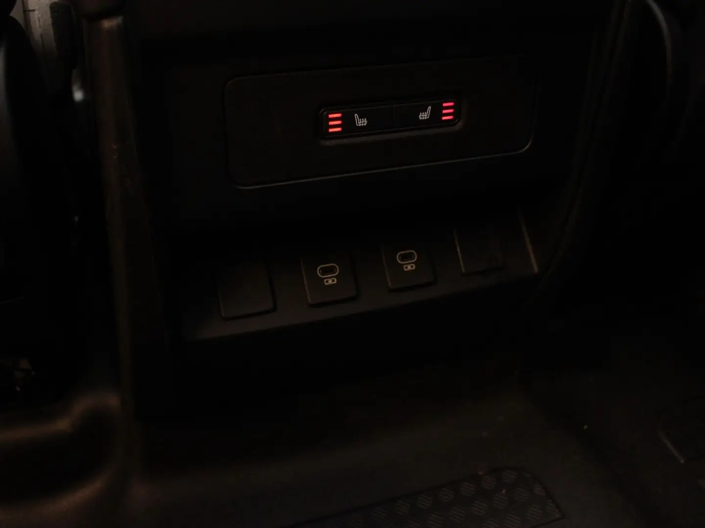 Defender 110 D300 X-Dynamic SE AHK Pano HUD DAB