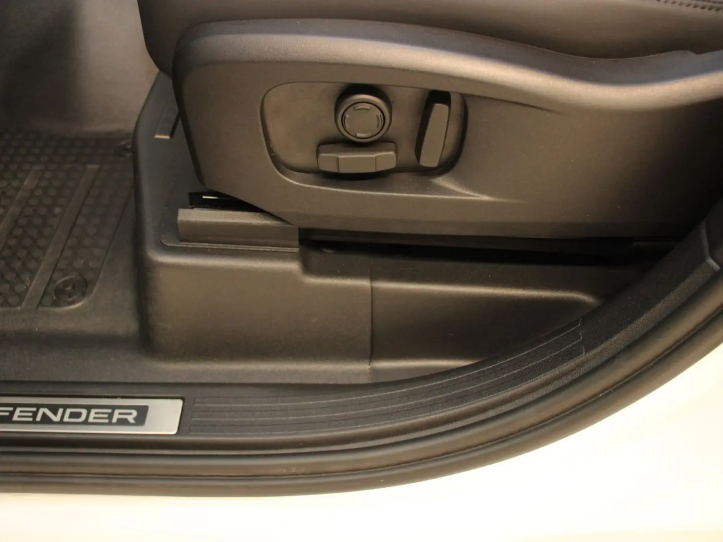 Defender 110 D300 X-Dynamic SE AHK Pano HUD DAB