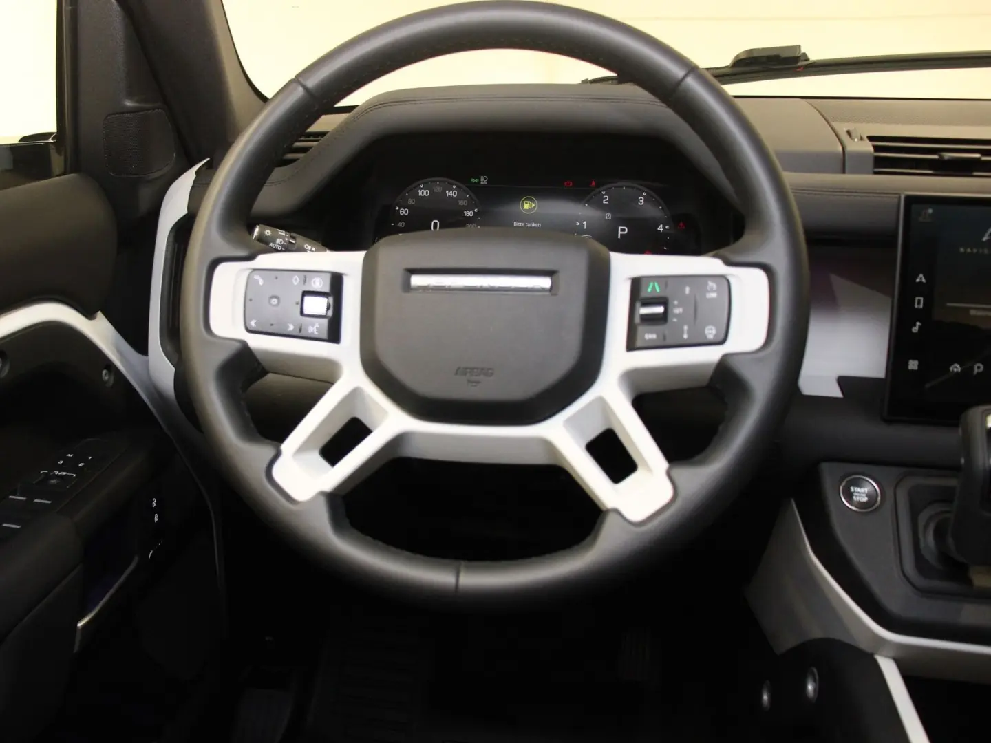 Defender 110 D300 X-Dynamic SE AHK Pano HUD DAB