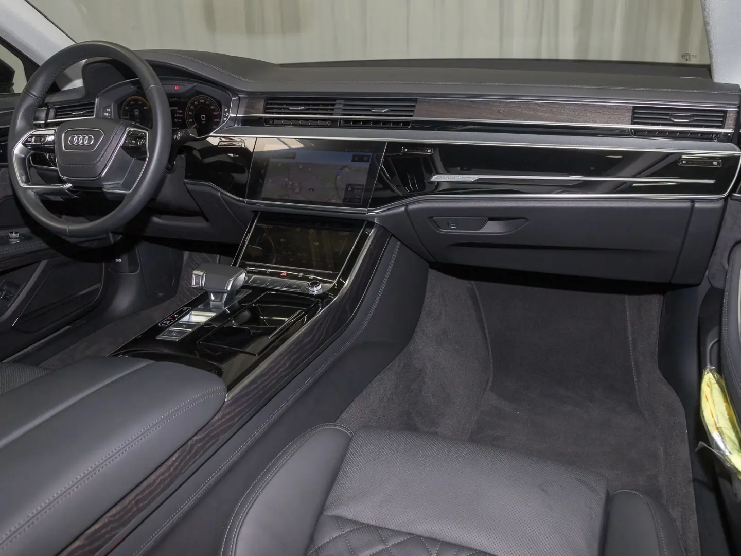 A8 Lang 60 TFSIe Q NP155 LM20 PANO NACHTSICHT 4x