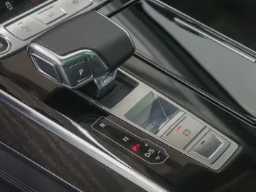 A8 Lang 60 TFSIe Q NP155 LM20 PANO NACHTSICHT 4x