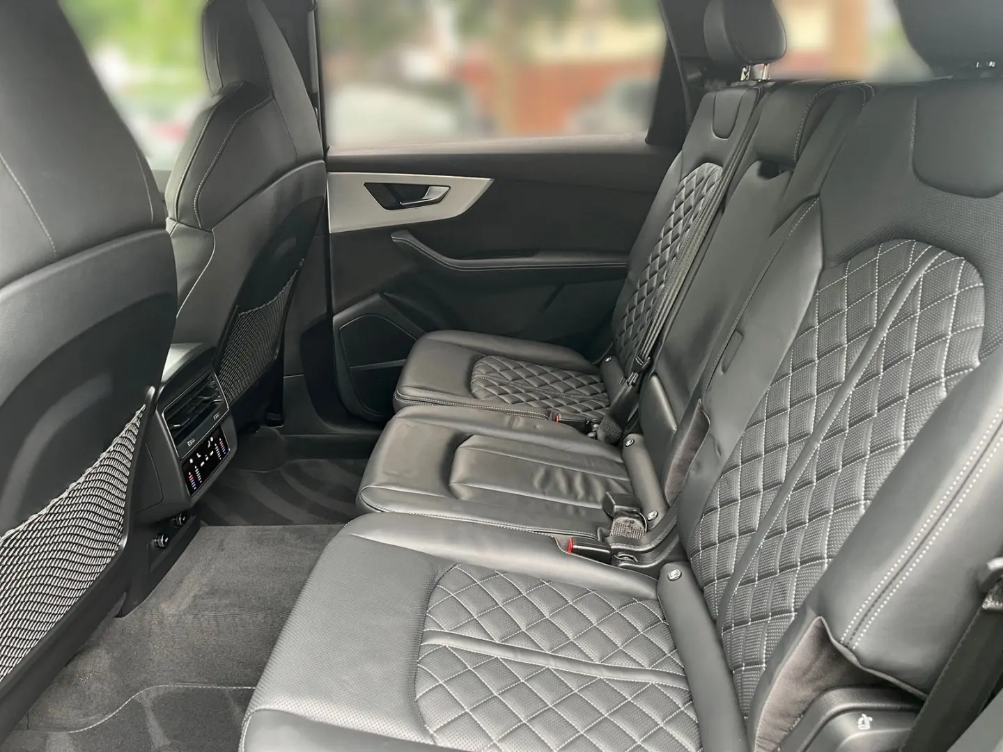 SQ7 4.0 TFSI quattro  B&O MATRIX KAMERA STANDH