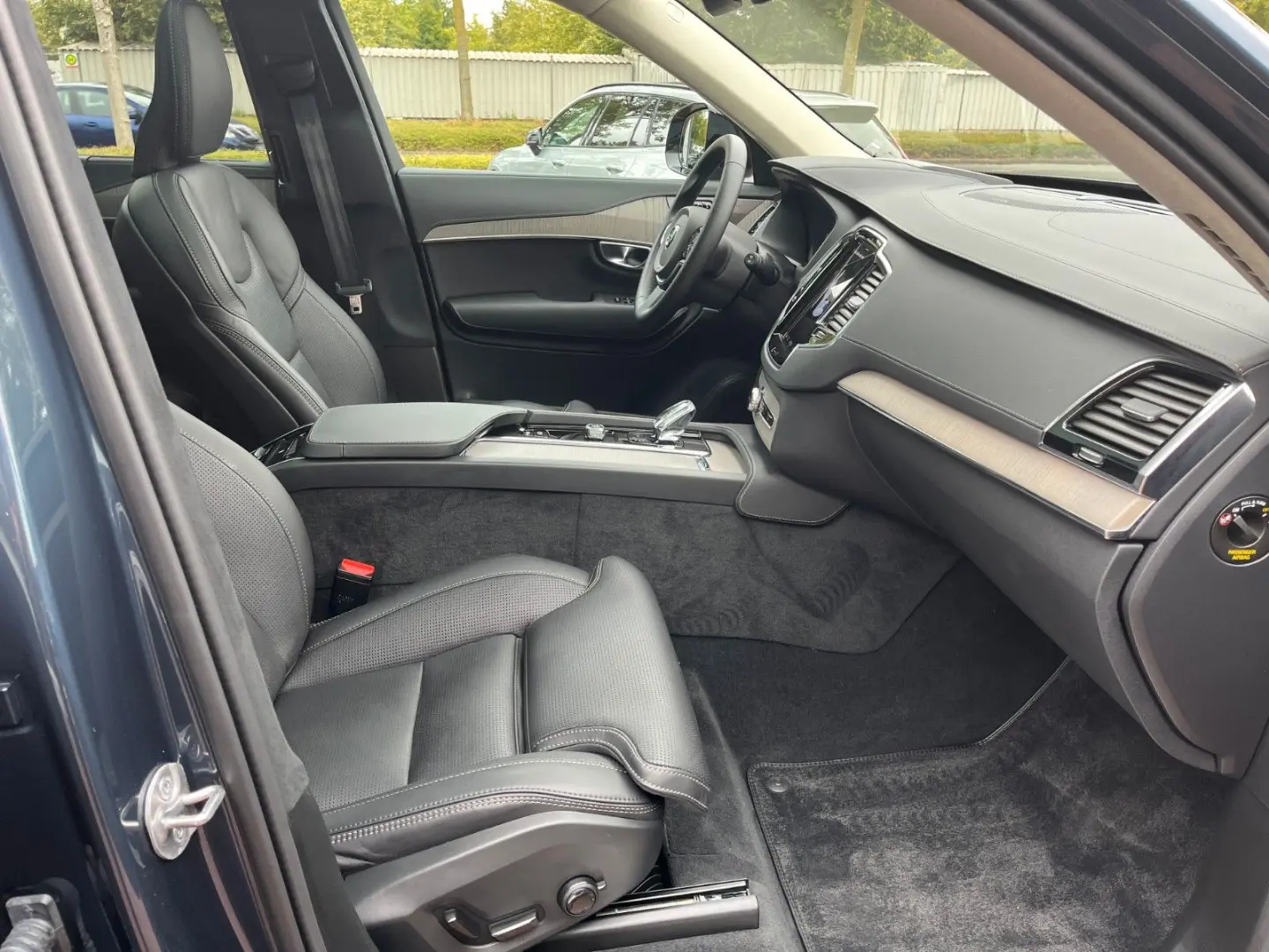 XC90 T8 AWD Ultra Dark  LFW HUD AHK PANO