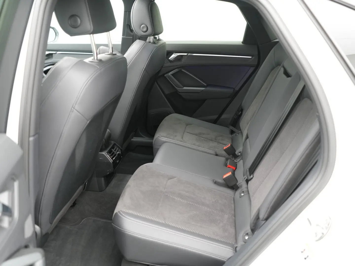 Q3 Sportback 45 e S line ACC NAVI SHZ SONOS