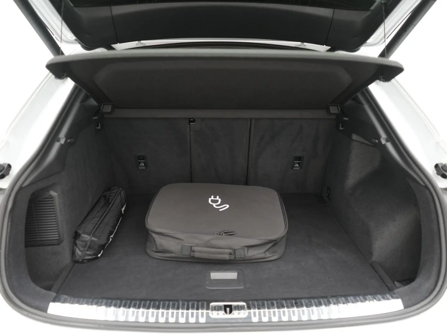 Q3 Sportback 45 e S line ACC NAVI SHZ SONOS