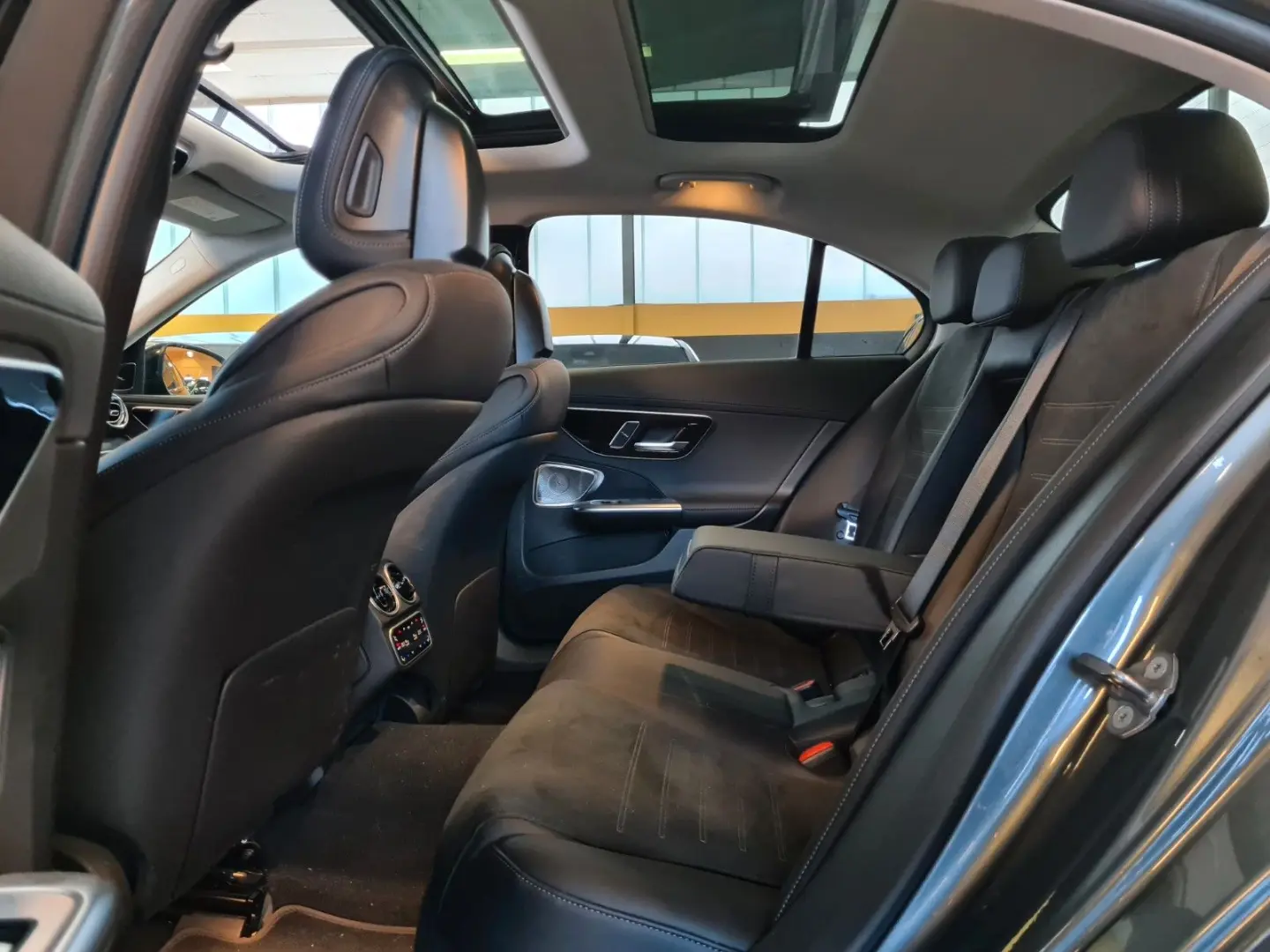 C 300e 2x AMG Night Pano ACC 360  LED MBUX  DAB