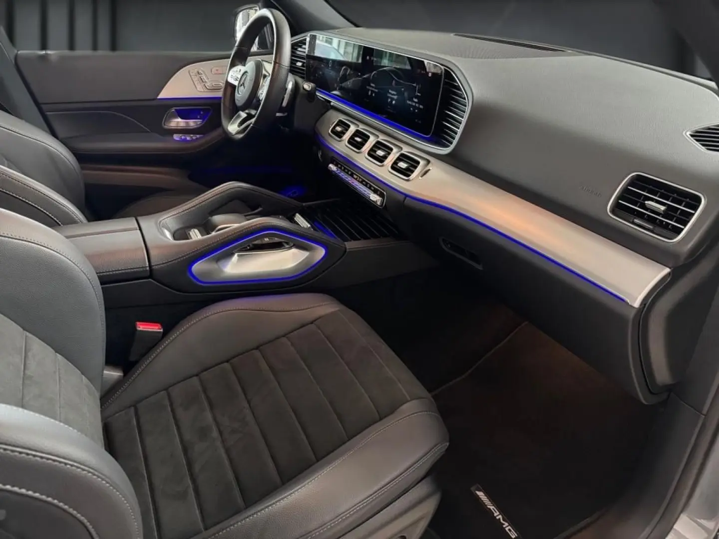 GLE 300 d 4M AMG Night MBEAM BURM DISTR PANO AHK