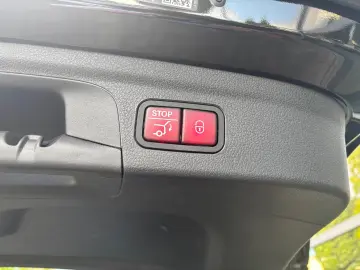 GLE 300 d 4M AMG Line Pano AHK Burm Fahreras 21